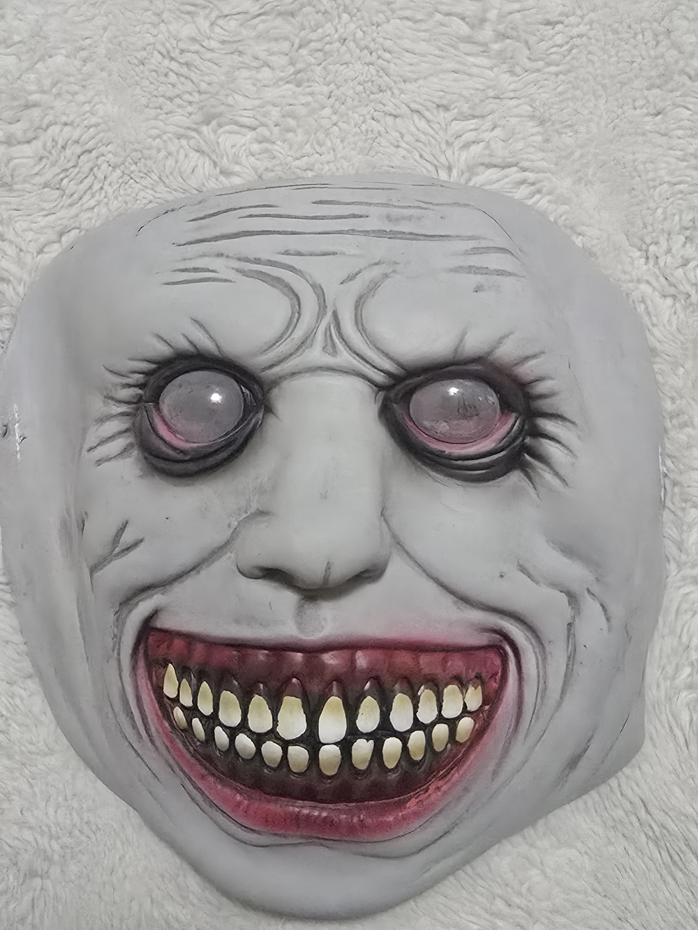 White Creepy Laughing Wall Mask - White